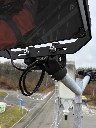 Zwarte industriële paneelhouder aan paal(1).webp